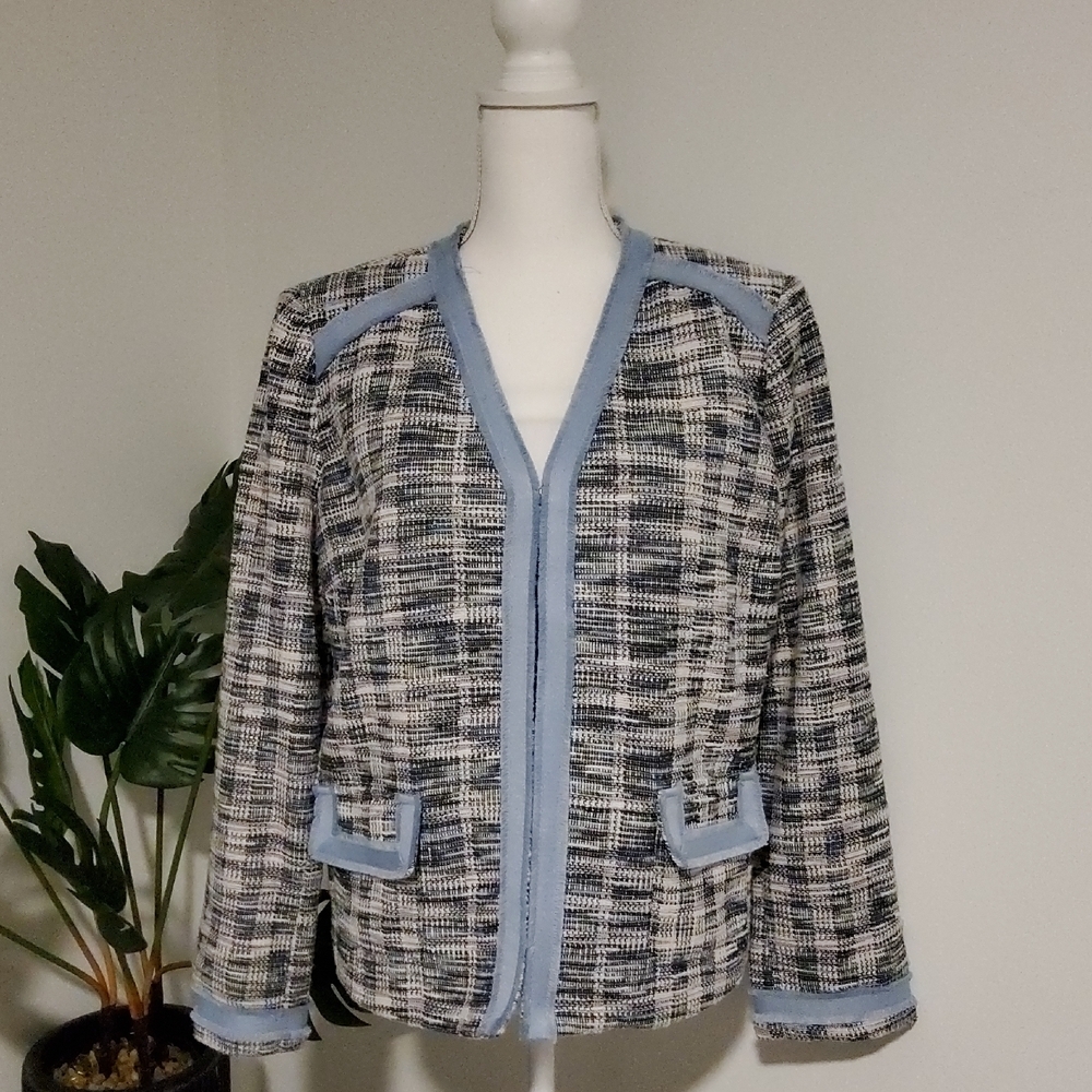 Tahari Women's Tweed Blazer
